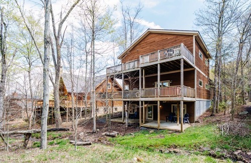 Northface House | Huck`s Place - 118 Brookside DrivennHuck`s Place - Great Access to Local Hiking Trails, Air Conditioning, Pool Table, Pet Friendly