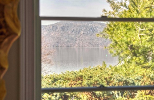 Briarcliff Manor House | Hudson River Views: Briarcliff Manor Home w/Deck