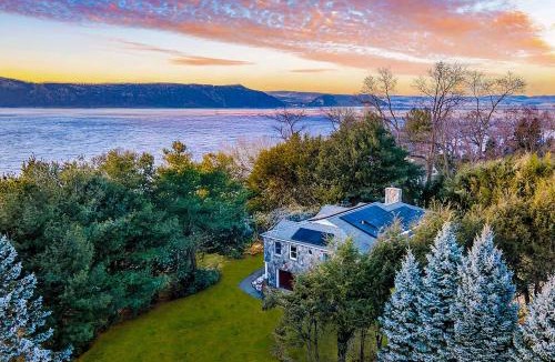 Briarcliff Manor House | Hudson River Views Briarcliff Manor Home with Deck