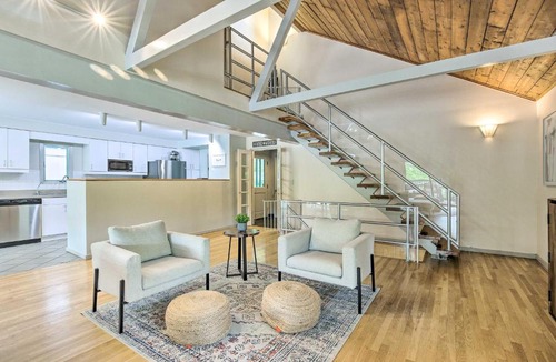 Clinton Corners House | Hudson Valley Home with Lake Views and Kayaks
