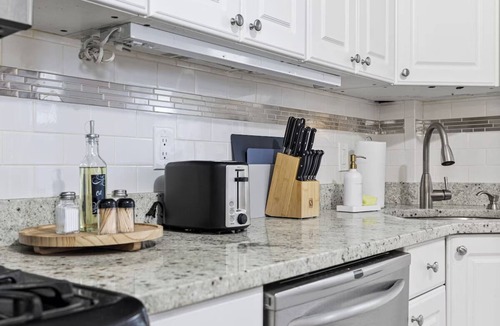 East Somerville Apartment | HUGE 3-bedroom apartment with parking in cool Somerville