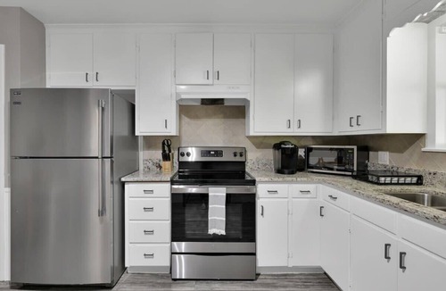 Huntsville House | Huge Home! | 5 Bedrooms | 2 Kitchens | Sleeps 16+