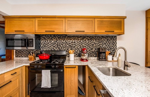 Waterbury Center House | Huge Waterbury Home near Stowe Mountain/views & sauna