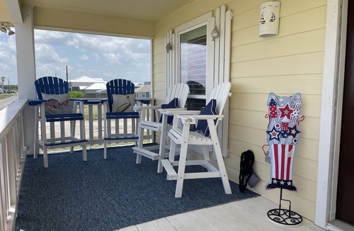 Rockport House | Hummingbird Festival! Intercoastal water view! Pets OK! Free WIFI!