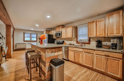 Great Valley Cabin | Hungry Hollow Hideaway - escape to this modern cabin on 15 acres
