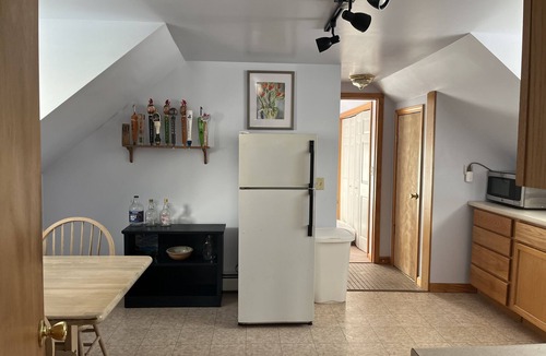 Richmond Apartment | Ideal location, monthly rental in the heart of Richmond, 15min to Burlington