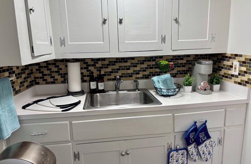 Derry House | Idyllic Small-Town Stay