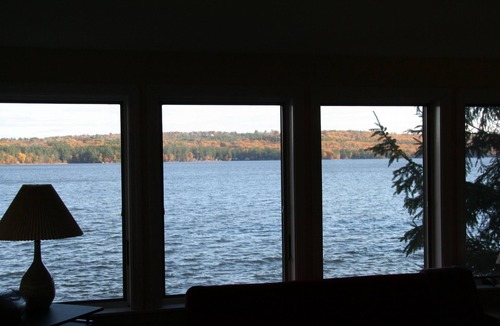 Raymond House | Immaculate Cottage On Beautiful Panther Pond