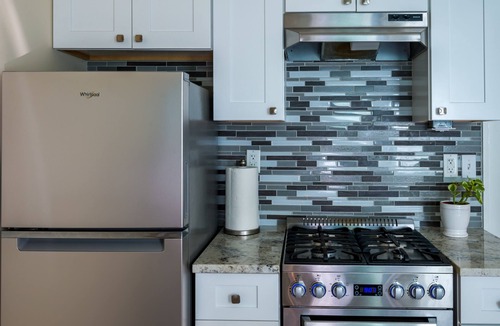 Hawthorne Apartment | Immaculate, Newly Renovated 1 Bedroom Apt Near NYC