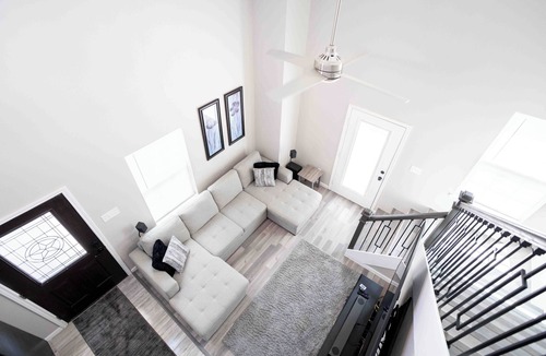 Alvin House | Indulge in a restful retreat at Lake Morgan in Alvin, TX.
