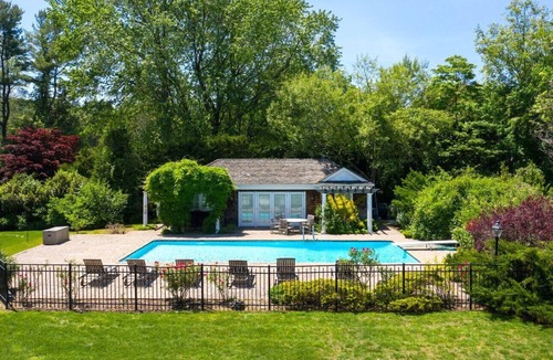 Glen Head House | Insta-Worthy📸 Hamptons Style Close to NYC 🗽