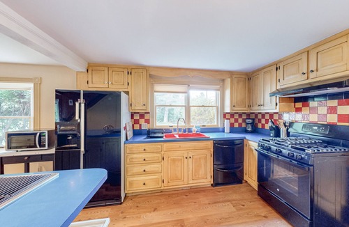 South Londonderry House | Inviting home with WiFi, internet, washer/dryer, and historic charm
