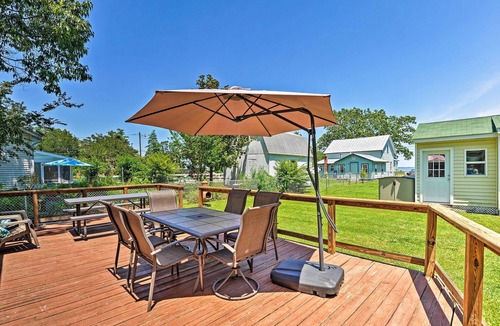 Colonial Beach House | 'Isle Have Another' - 1 Block to Colonial Beach!