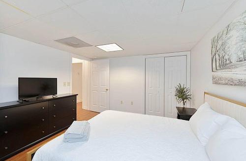 Covington House | Jackson River Estate 3 dwellings on River w/Pool sleeps 23