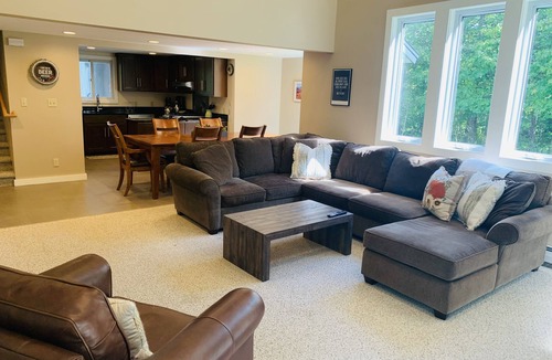 North Troy House | Jay Peak 3 Bedroom Trailside Condo directly on the mountain. Walk to water park