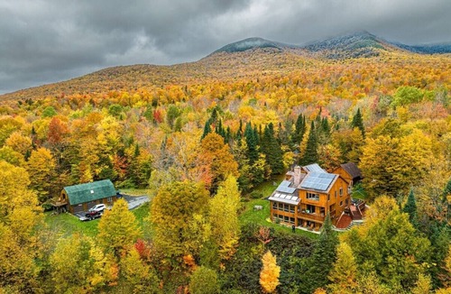Westfield House | Jay Peak 3 miles - ski home via Big Jay!