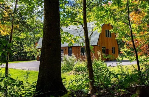 Westfield House | Jay Peak 3 miles - ski home via Big Jay!