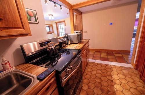 Westfield Apartment | Jay Peak 3mi - ski home via Big Jay!