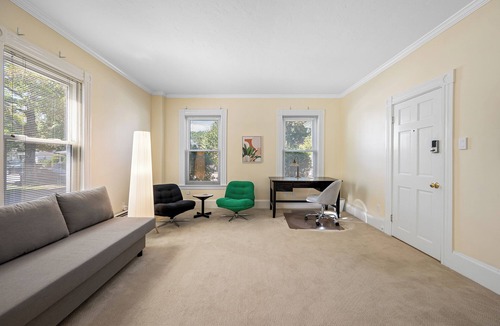 Worcester Apartment | June’s Place: A Centrally located Charming apartment