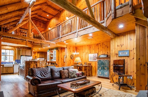 Eagles Mere Cottage | Just bring your family and relax at "Glen Eagles Lodge" in Eagles Mere