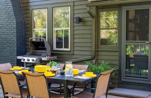 Woodstock House | JUST LISTED! Romance +history +luxury +privacy in heart of village = Maple House
