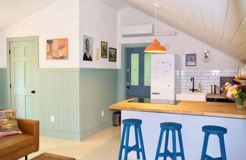 Kingston Cottage | Kapitan’s cottage : Rustic, Private & steeped in Nature. Salt Pool Open Pets OK