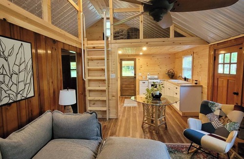 Linesville Cottage | Keepsake by the Lake - Newly renovated 1 bedroom cozy cottage