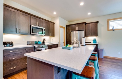 Manzanita House | Kid-friendly house with fireplace, entertainment, and nearby beach access
