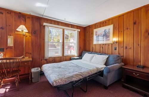 Littleton Hotel | King Bed Comfort Walk to Main Street