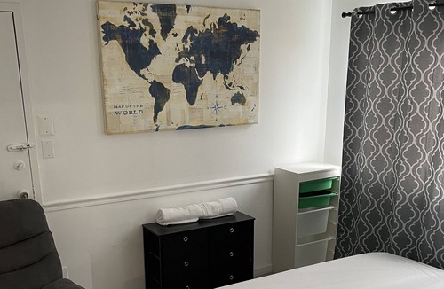 North Bellport Apartment | King Suite Retreat: Beaches, NYC, Hamptons Smart TVs - Sleeps 6+ free parking