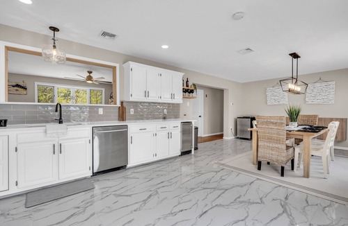 Forked River Villa | Lagoonfront Villa with hotub and dock! 15 min away from LBI- monthly