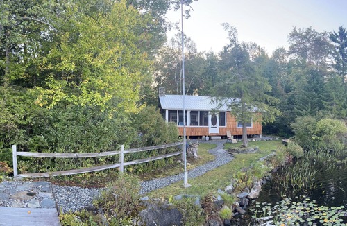 Warren Cabin | Lake Armington charming Lakefront 3-bedroom cabin. No Cleaning/Pet Fees
