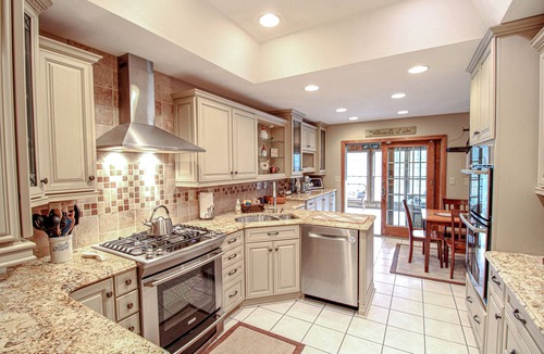 Treasure Lake House | Lake Dreams, A Luxury 5-Bedroom Lakefront Home with Hot Tub