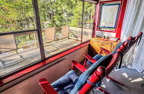 Ashburnham House | LAKE FRONT: Cozy 4-bedroom lake CAMP with WiFi and an outdoor firepit!