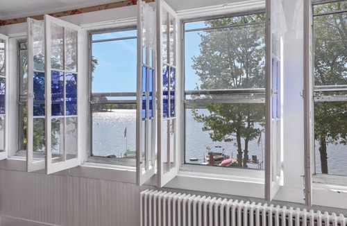 Orange Lake House | Lake Front Home close to Great Hiking Trails & just 60 minutes from NYC