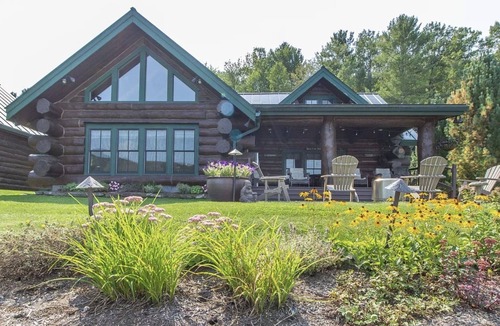 Barton House | Lake House - Modern Log Cabin. Private location on the lake for 8 Guests!