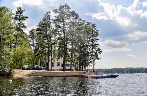 The Bays House | Lake House Retreat