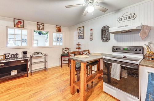 Barton Apartment | Lake & Mtn Views: Vermont Couple's Retreat!