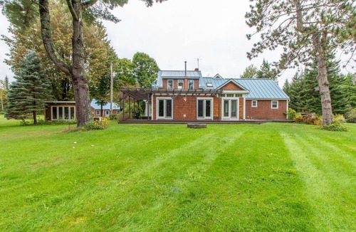 Derby House | Lake Salem Waterfront Estate - Sleeps 14