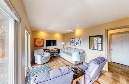 Manson House | Lake View Rambler