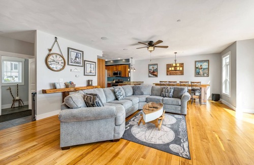 Weirs Beach House | 🌟Lake Winni 4 Bedroom home at Akwa Marina! 🌅⛵️