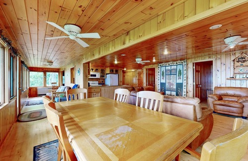 Smithfield Cottage | Lakefront cabin on North Pond with private beach