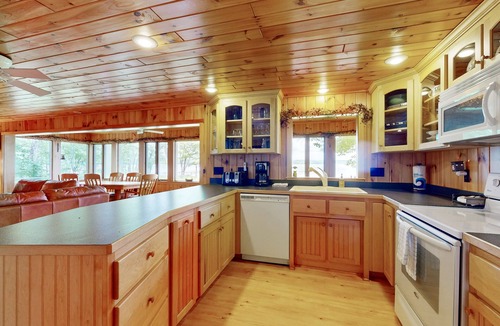 Smithfield Cottage | Lakefront cabin on North Pond with private beach