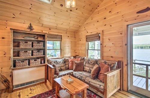 Oxford House | Lakefront Cottage Boat Dock, Patio and Kayaks!