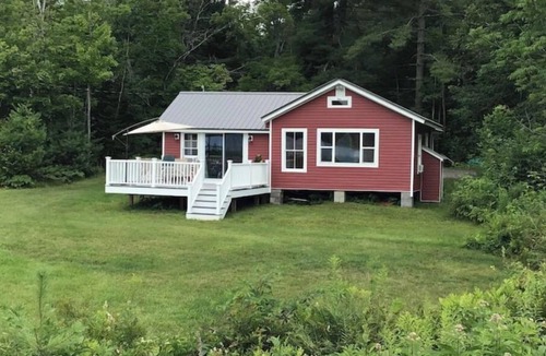 Concord Cottage | Lakefront Cottage on beautiful Miles Pond w/dock.
