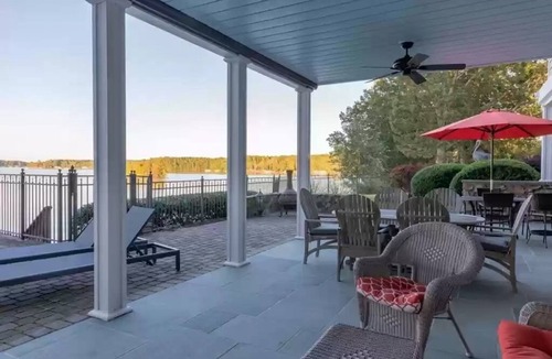 Littleton House | Lakefront, Cozy Charm & Pool. feat. basketball/volleyball, Dock, Kayaks, Firepit