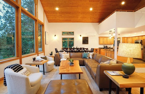 Maple Falls House | Lakefront Estate-dock, boat, yard, privacy, hot tub, hike Mt Baker