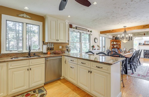 Unity House | Lakefront Family Home w/Dock in Newport!