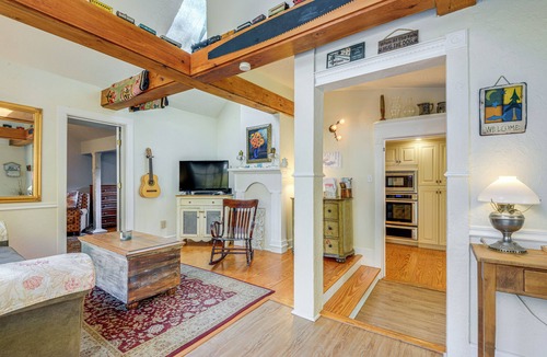 Unity House | Lakefront Family Home w/Dock in Newport!