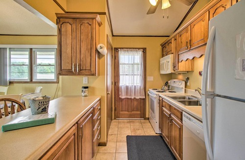 Ingles House | Lakefront Hiwassee Home w/Private Dock & Deck!